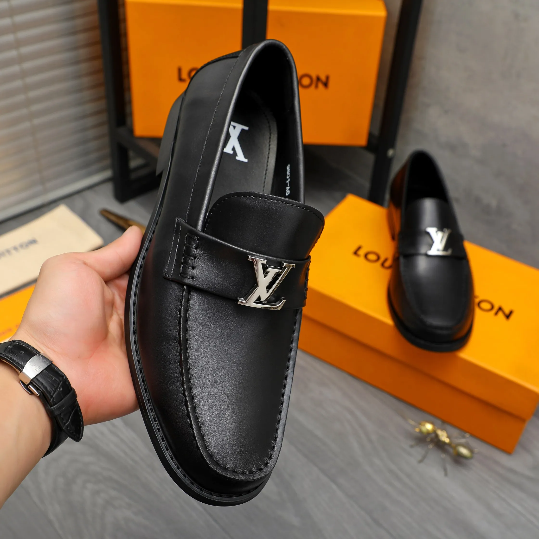 Men's shoes 💰p460 Product trademark: LV (Louis Vuitton) business slip-on leather shoes Regular size: 38-45 (45 is custom-made and non-returnable) Product materials: Selected high-quality cowhide upper, cowhide lining, original rubber outsole